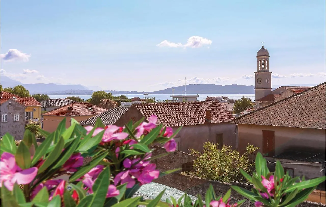 Nice Apartment In Kastel Stari With Kitchen Kastela