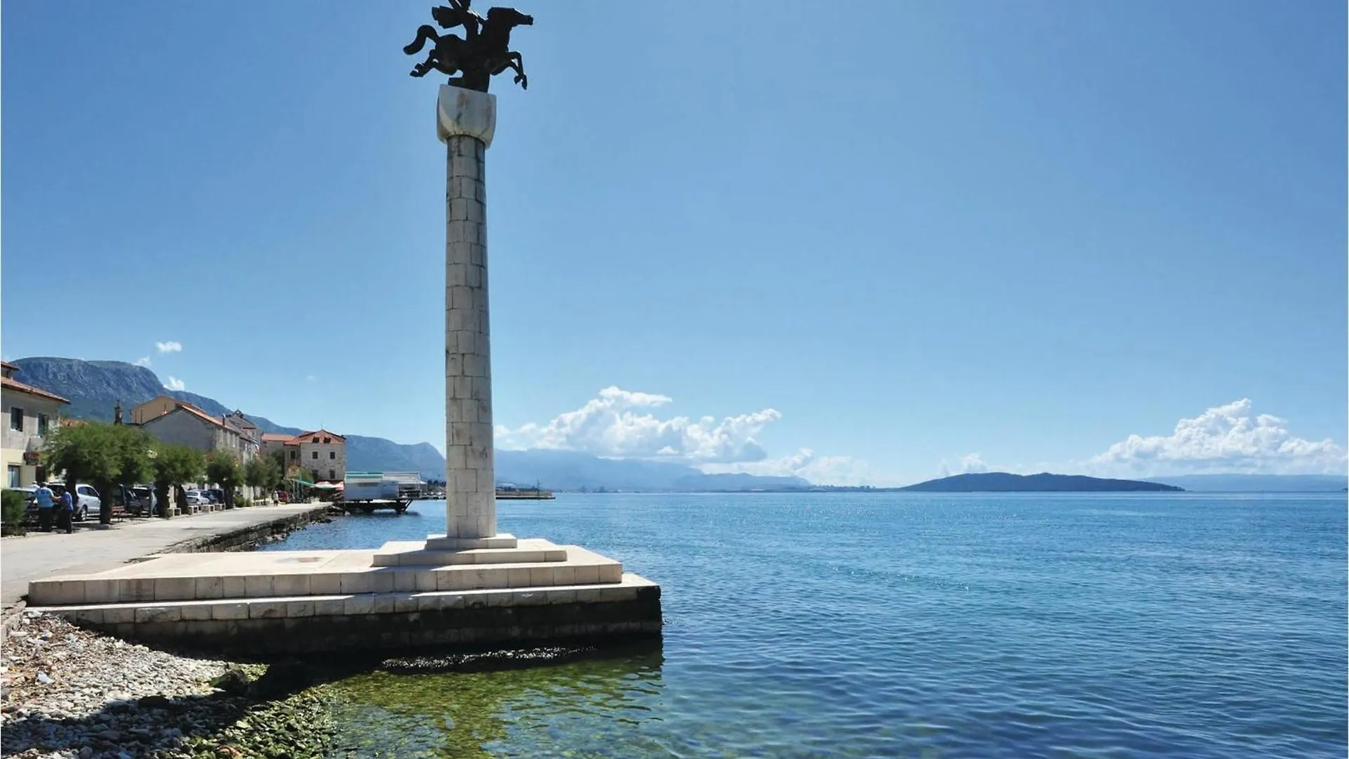 Nice Apartment In Kastel Stari With Kitchen Kastela