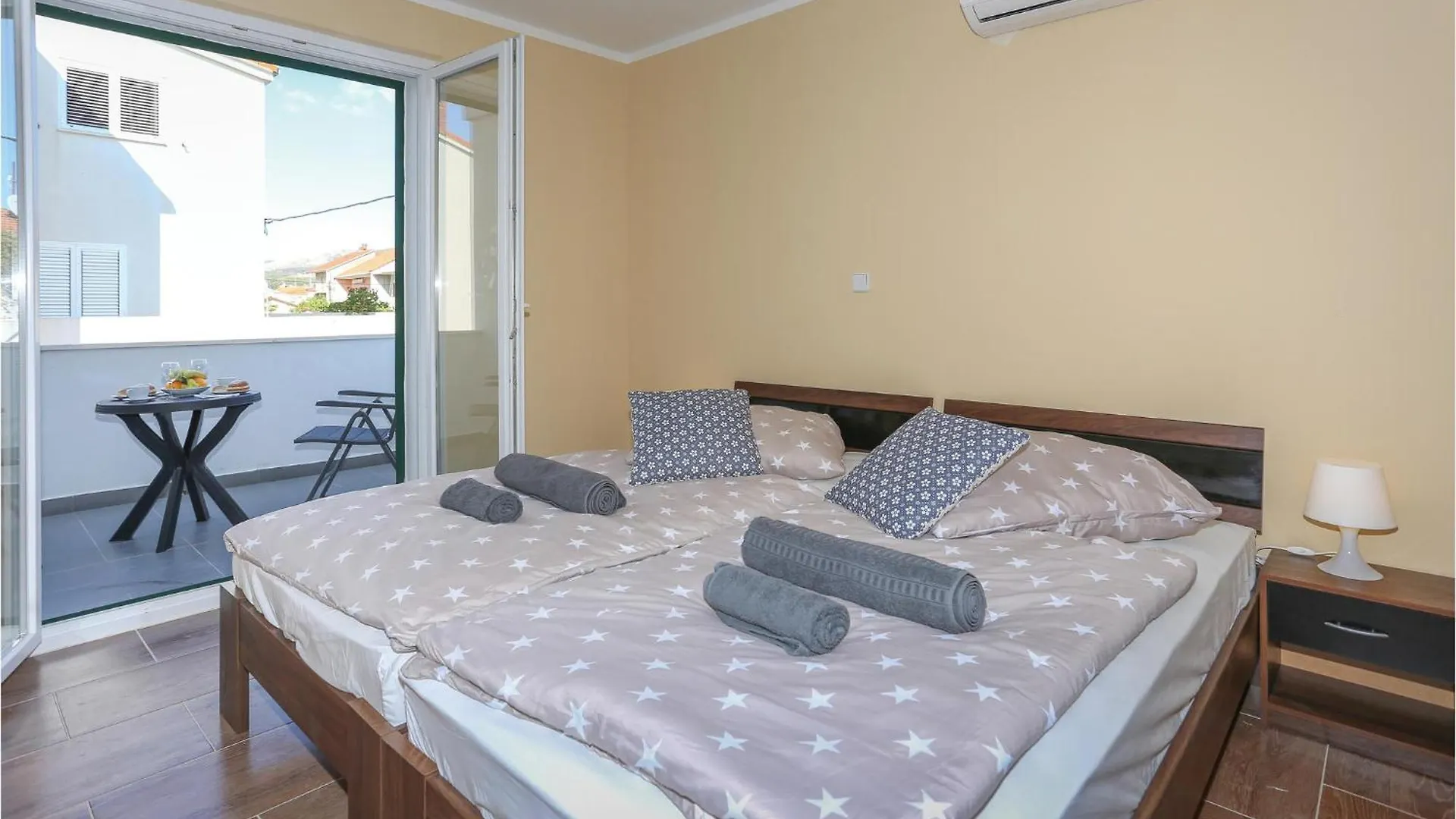 Nice Apartment In Kastel Stari With Kitchen Kastela