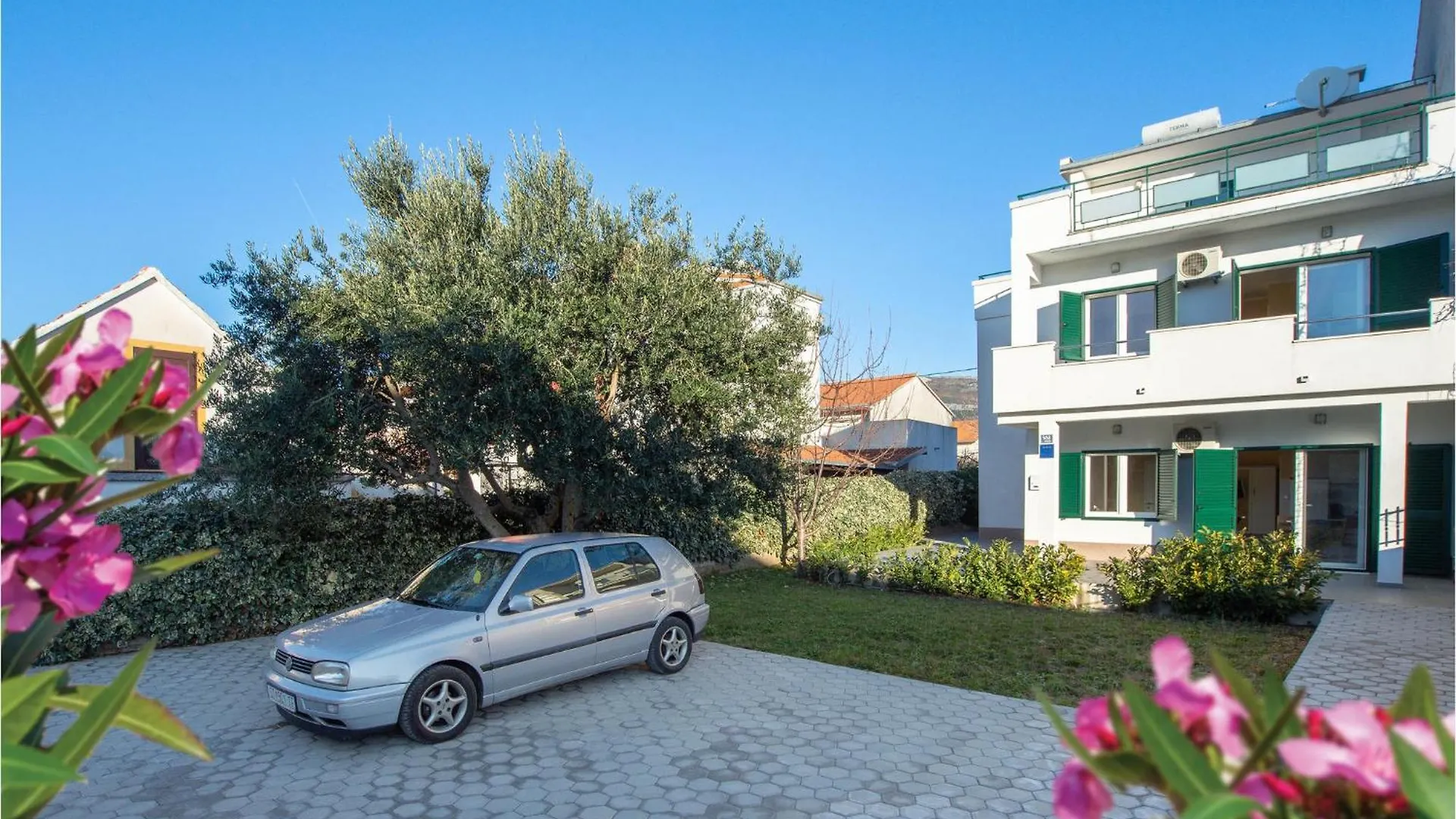 Nice Apartment In Kastel Stari With Kitchen Kastela